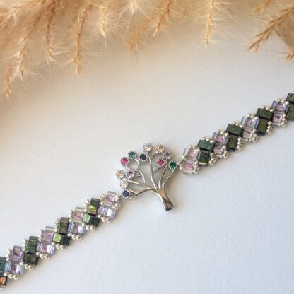 Détail du pendentif arbre de vie en zirconium